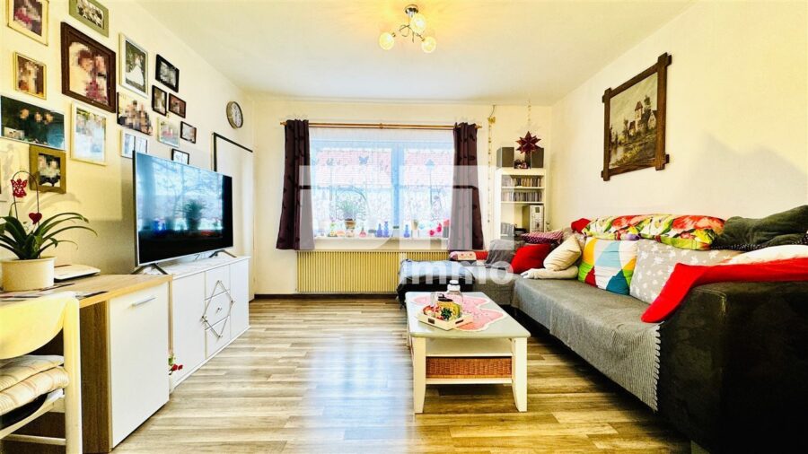 Modernisiertes Zweifamilienhaus BJ mit Gewerbeanteil, Anbau und enormen Platzangebot - EG WE1 Wohn / Esszimmer / Zugang Nebengebäude